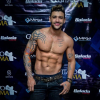 Gusttavo Lima levou fãs ao delírio ao publicar foto sem camisa no camarim de show em São Paulo, no dia 17 de janeiro de 2016