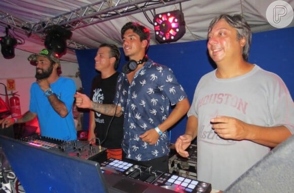 Gabriel Medina se divertiu ao se transformar em DJ na festa promovida pela equipe do quadro 'Nas Ondas de Noronha 3', do 'Esporte Espetacular' da Globo, em Fernando de Noronha