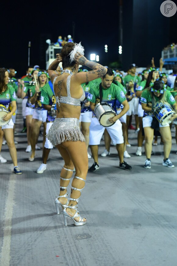 Dani Bolina foi ao ensaio técnico da Unidos de Vila Maria para este Carnaval