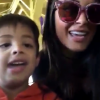 Aline Riscado e o filho, Nathan, de 5 anos, estão em Orlando, nos EUA, cantaram parabéns para Rodrigo Riscado pelo Snapchat