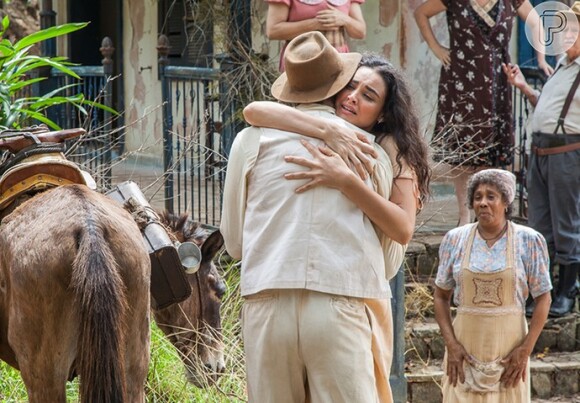 Candinho (Sergio Guizé) é expulso da fazenda e Filomena (Débora Nascimento) Se despede chorosa do amado, na novela 'Êta Mundo Bom!'