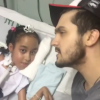 Luan Santana visita fã em hospital e canta 'Chuva de Arroz': 'Presente foi meu'