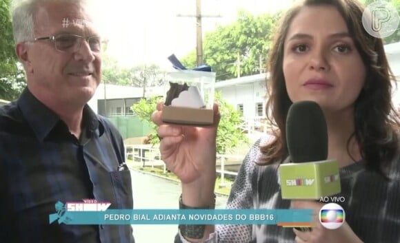 Monica Iozzi ganhou um bolinho em formato de nave especial de Pedro Bial: 'Estava esperando um presente um pouco melhor'