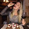 Andressa Suita comemorou aniversário de 28 anos em um restaurante de Goiânia, sem Gusttavo Lima, que fazia show no Ceará
