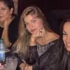 Sem Gusttavo Lima, Andressa Suita comemorou aniversário de 28 anos ao lado de amigos em um restaurante de Goiânia