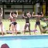 Participantes do 'BBB 16' se divertem na beira da piscina