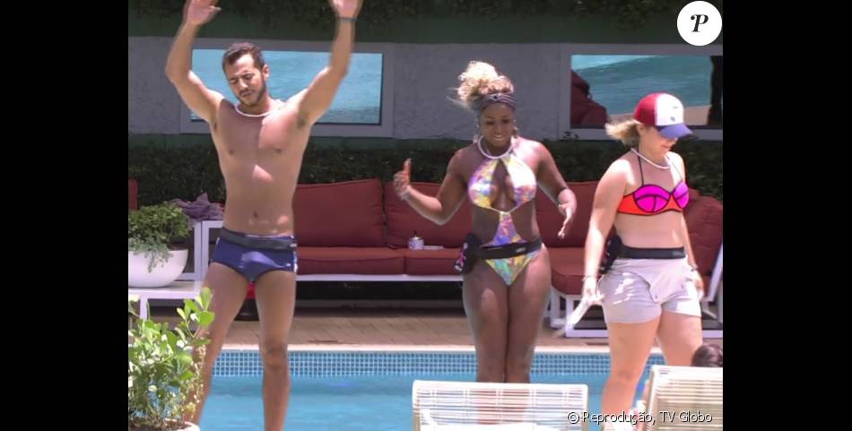 Matheus Adelia E Maria Claudia Dancam Na Beira Piscina Purepeople