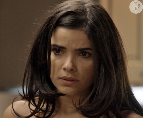 Tóia (Vanessa Giácomo) assisti ao vídeo em que Romero (Alexandre Nero) aparece negociando com Tio (Jackson Antunes)so