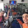 Em outra foto, Camila Queiroz apareceu na academia com o namorado, Lucas Cattani