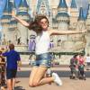 De férias entre o fim de 'Verdades Secretas' e o início de 'Êta Mundo Bom!', Camila Queiroz mostrou sua viagem à Disney, nos Estados Unidos