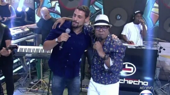 Cauã Reymond canta e dança com Buchecha durante o 'Encontro': 'Me senti'