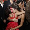 Bianca Bin abraça Mel Maia em festa de lançamento de 'Joia Rara'