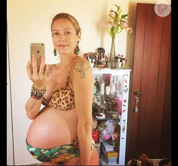 Luana Piovani postava fotos exibindo a barriga durante a gravidez