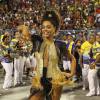 Juliana Alves cai no samba no ensaio da Unidos da Tijuca