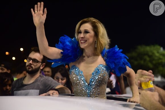 Claudia Raia chegou de limousine ao sambódromo do Anhembi, em São Paulo, na noite deste domingo, 24 de janeiro de 2016