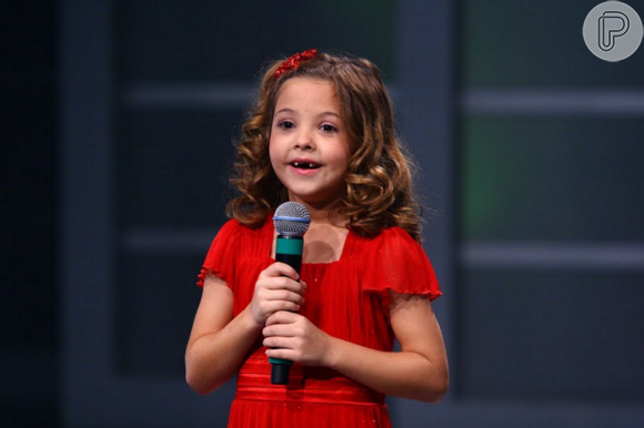 Aos 8 anos, Julia Gomes venceu a segunda edição do reality do SBT 'Qual é o seu talento?' (2010) levando o prêmio de R$ 200 mil