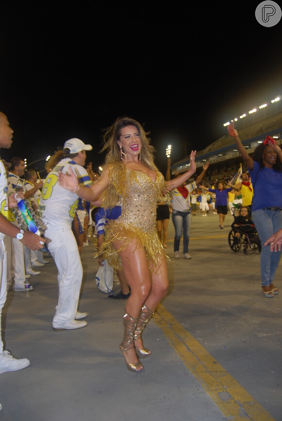 Alessandra Batista mostrou boa forma no ensaio técnico da Imperador do Ipiranga, no Sambódromo do Anhembi, em São Paulo
