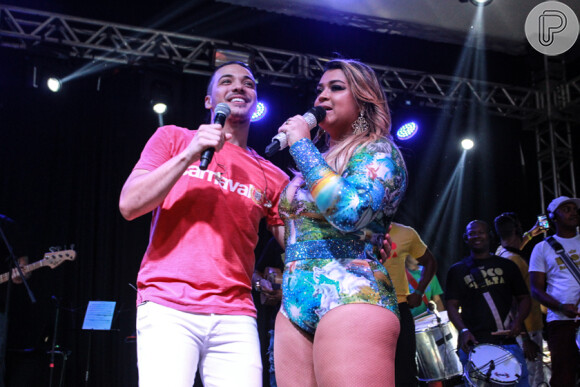O cantor participou do ensaio do Bloco da Preta, da cantora Preta Gil, no Rio de Janeiro