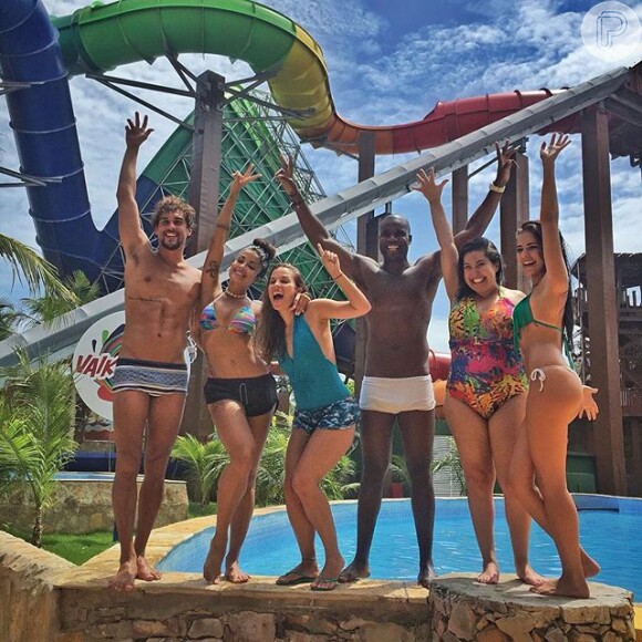 Aline Riscado e Felipe Roque curtiram o parque aquático no Colosso Lake Lounge ao lado de outros artistas como Rafael Zulu, Mariana Xavier e Anna Rita Cerqueira