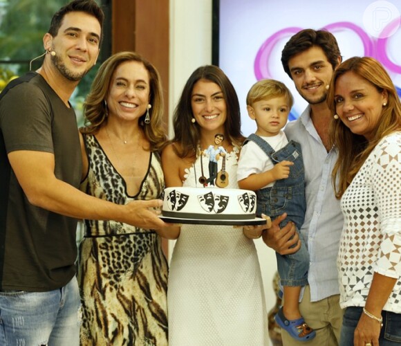 Felipe Simas foi surpreendido no 'Mais Você' pela visita da família nesta segunda-feira, 25 de janeiro de 2016, véspera de seu aniversário de 23 anos