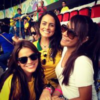 Bruna Marquezine torce por Neymar com irmã do namorado, Rafaella Santos: 'Bora!'