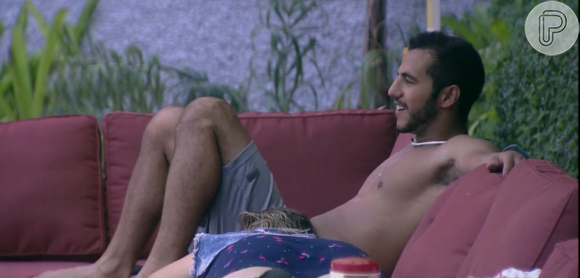 Matheus e Maria Claudia do 'BBB16' conversaram sobre o beijo que dera na primeira festa do 'BBB16'