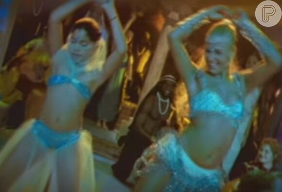 Bela Gil era criança quando dançou ao lado de Carla Perez no clipe 'Ralando o Tchan'