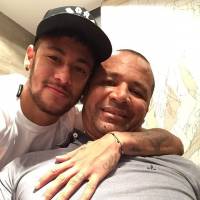 Neymar e pai brigam na Justiça para recuperar R$ 460 mil pagos à Receita Federal