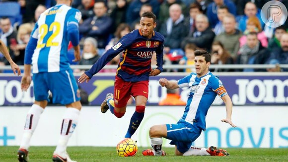 Neymar está com o contrato renovado no Barcelona até 2020