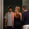 Jonatas (Felipe Simas) vê Arthur (Fabio Assunção) beijando Eliza (Marina Ruy Barbosa) e fica arrasado