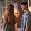 Em 'Totalmente Demais', Eliza (Marina Ruy Barbosa) tenta explicar para Jonatas (Felipe Simas) que o beijo de Arthur (Fabio Assunção) foi de mentira