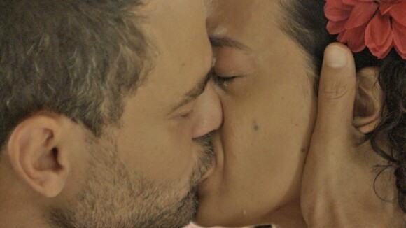 'A Regra do Jogo': César se despede de Domingas com um beijo e reata com Gisela