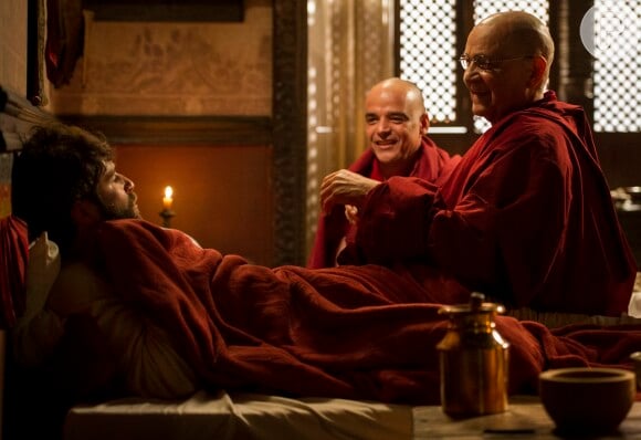 Franz (Bruno Gagliasso) sofre um acidente nos Himalaias e é socorrido por monges do mosteiro Padma Ling, em 'Joia Rara', em 16 de setembro de 2013