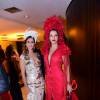 A cantora Vanessa da Mata apostou em look vermelho para o Baile da Vogue, nesta quinta-feira, 28 de janeiro de 2016