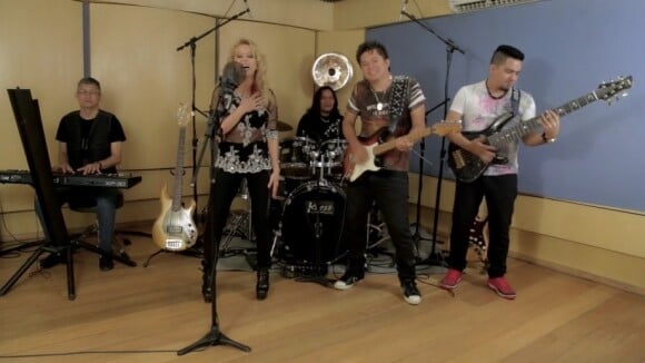 Joelma lança clipe 'Não Teve Amor' e fãs comparam guitarrista a Ximbinha. Vídeo!