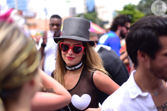 Fernanda Paes Leme curte o bloco 'Casa Comigo' com amigas em São Paulo
