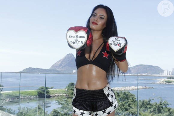 Letícia Lima foi fantasiada de lutadora: 'Eu mesma fiz'