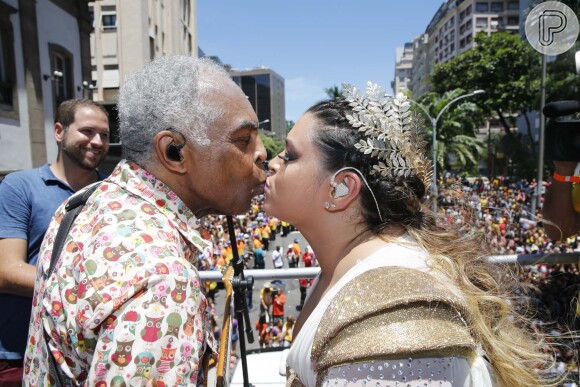 Preta Gil trocou beijo com o pai, Gilberto Gil