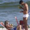 Nicole e Marcelo Bimbi curtiram a tarde de sol juntos na praia da Barra da Tijuca na segunda-feira