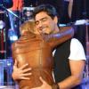 Junno Andrade ganhou carinhos de Xuxa durante participação no 'TV Xuxa'. Além de ator ele também é cantor