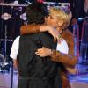 Junno Andrade ganha um beijo de Xuxa no palco do 'TV Xuxa'