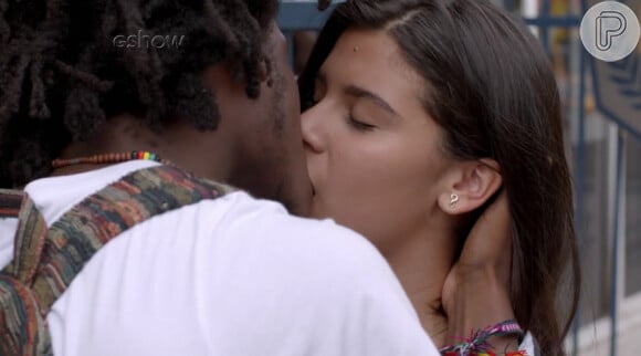 Lívia e Beto se beijaram pela primeira vez na cena que foi ao ar na tarde desta terça-feira, 02 de fevereiro de 2016