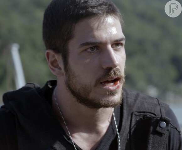 Dante (Marco Pigossi) é atingido em tiroteio durante fuga de Romero (Alexandre Nero), na novela 'A Regra do Jogo', em 10 de fevereiro de 2016