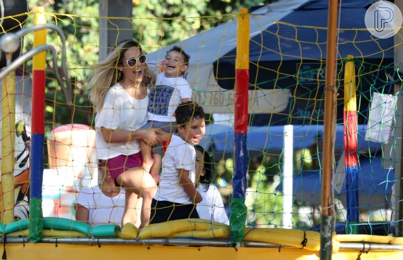 Wanessa passeou com os filhos, José Marcus e João Francisco, na Lagoa Rodrigo de Freitas nesta terça-feira, 2 de fevereiro de 2016