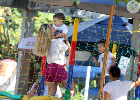Wanessa passeou com os filhos, José Marcus e João Francisco, na Lagoa Rodrigo de Freitas nesta terça-feira, 2 de fevereiro de 2016