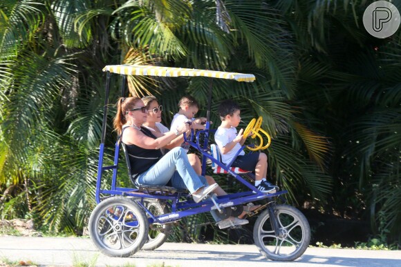 Wanessa passeou com os filhos, José Marcus e João Francisco, na Lagoa Rodrigo de Freitas nesta terça-feira, 2 de fevereiro de 2016