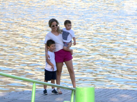 Wanessa passeou com os filhos, José Marcus e João Francisco, na Lagoa Rodrigo de Freitas nesta terça-feira, 2 de fevereiro de 2016