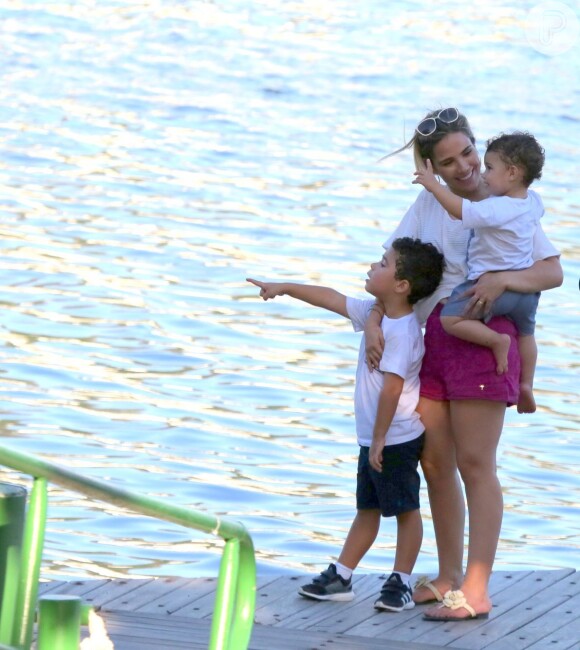 Wanessa passeou com os filhos, José Marcus e João Francisco, na Lagoa Rodrigo de Freitas nesta terça-feira, 2 de fevereiro de 2016