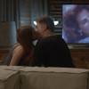 Arthur (Fábio Assunção) e Eliza (Marina Ruy Barbosa) dão beijo técnico, na novela 'Totalmente Demais'