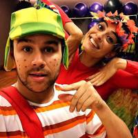 Juliana Paes usa fantasia de arara em aula de dança antes do Carnaval